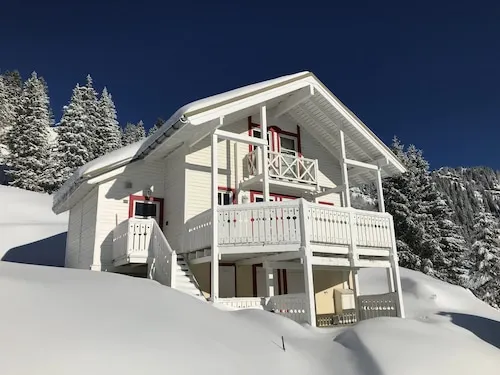 Chalet traditionnel à Flaine avec vue sur la montagne